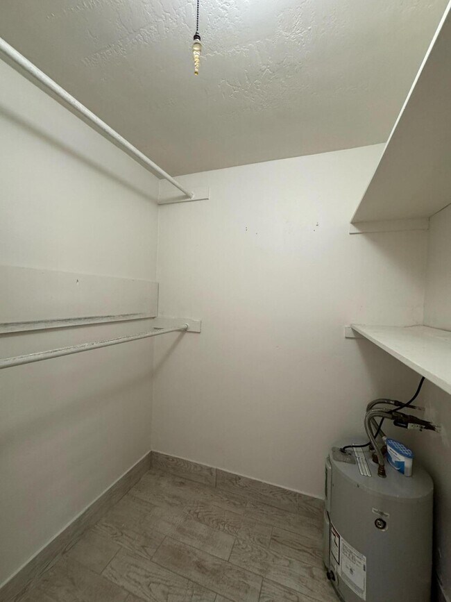 Building Photo - 340 SW 16th Ct