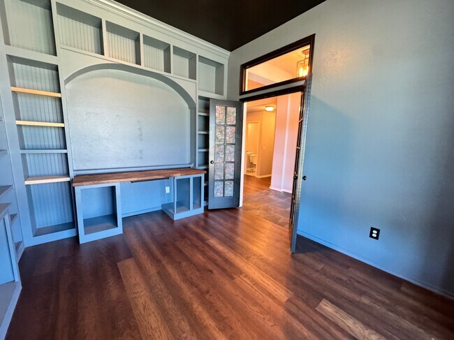 Building Photo - 1104 Black Mesa Rd