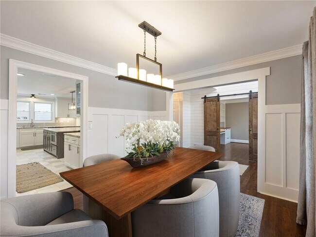 Building Photo - 3965 Hamilton View Way NE