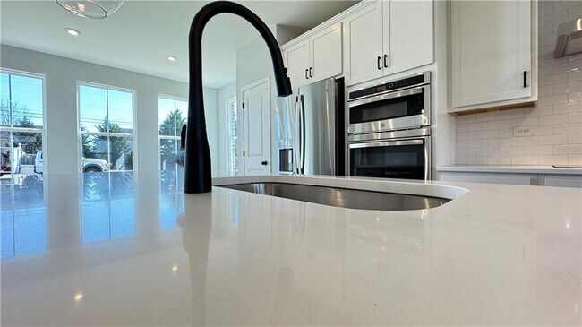 Building Photo - 1043 Bullpen Bluffs