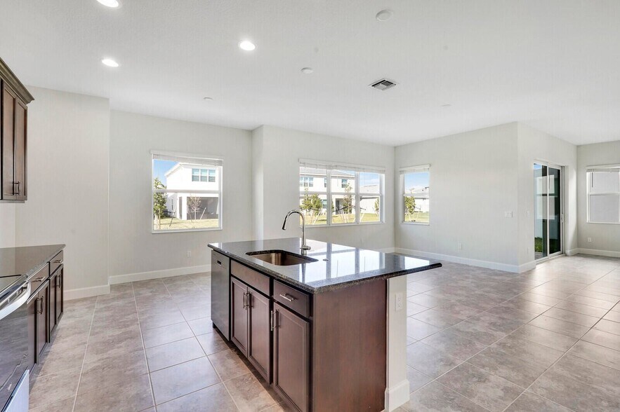 Building Photo - 14959 Redcove Pl