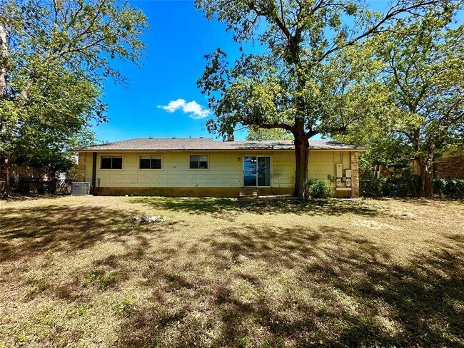 Building Photo - 12310 Willow Wild Dr