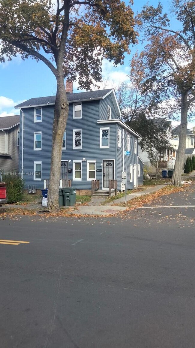 Building Photo - 1494 Iranistan Ave