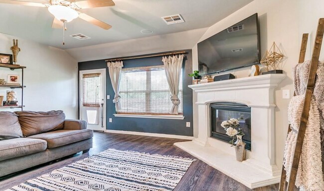Building Photo - 14833 Gravity Falls Ln