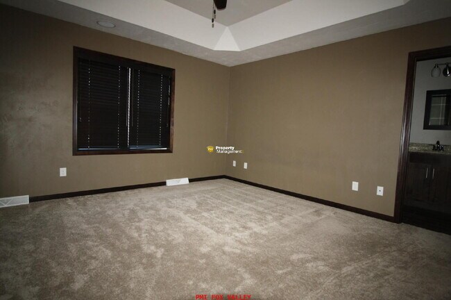 Building Photo - Short Lease Available
