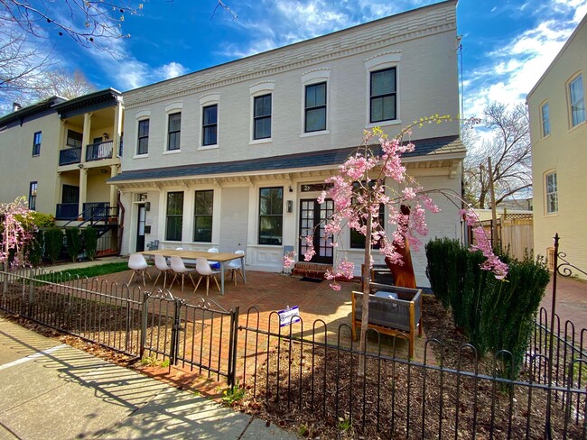 Building Photo - 213-211 11th St NE