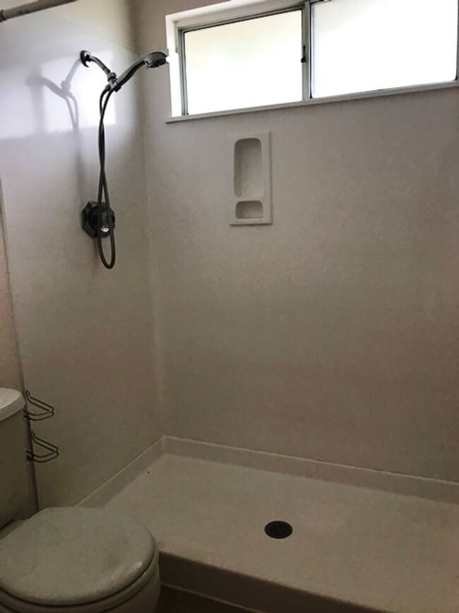 Building Photo - Nice house