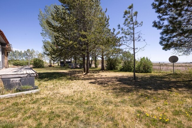 Building Photo - 3 Bed/1 Bath Country Home in Sugar City
