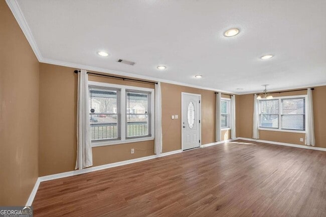 Building Photo - 871 Hargis St SE