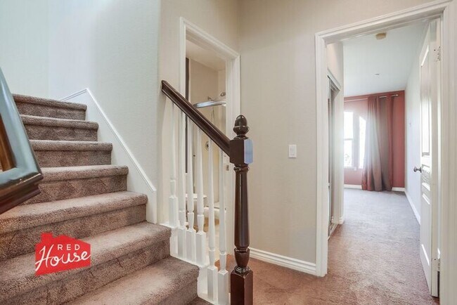 Building Photo - 2711 Ascot Ave