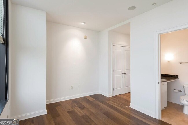 Building Photo - 2828 Peachtree Rd NE