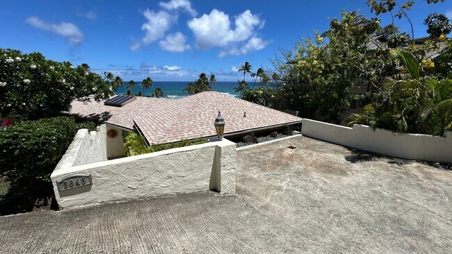 Building Photo - 3643 Diamond Head Rd