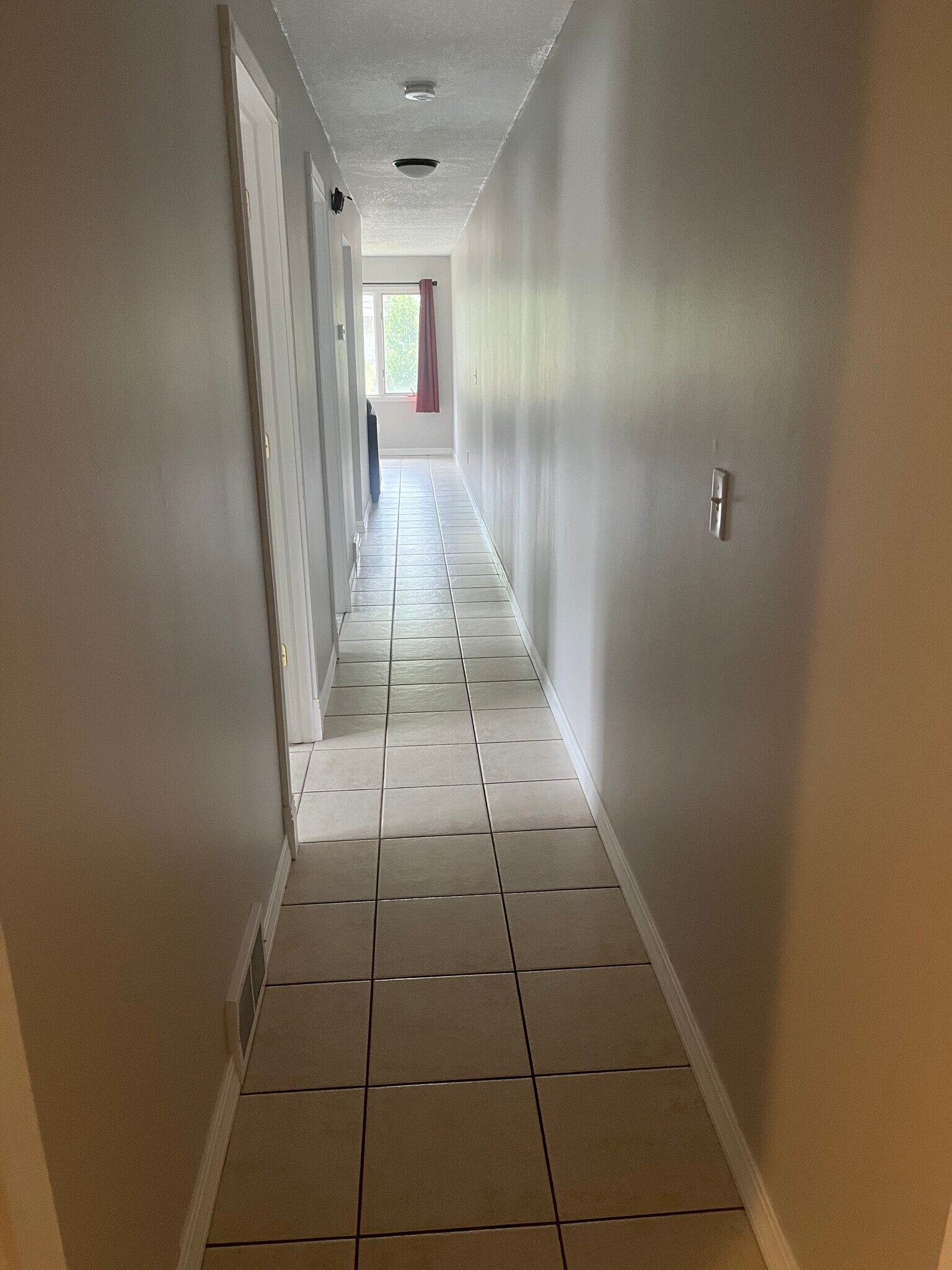 Building Photo - 502 Sunnyside Ln