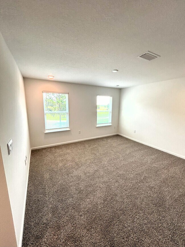 Building Photo - 133 Staggerbush St