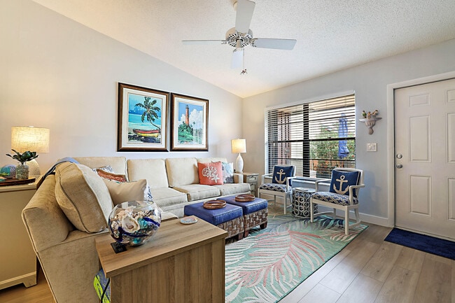 Building Photo - 8071 SE Villa Cir