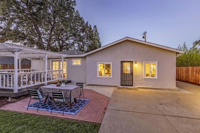 Building Photo - 18732 Afton Ave