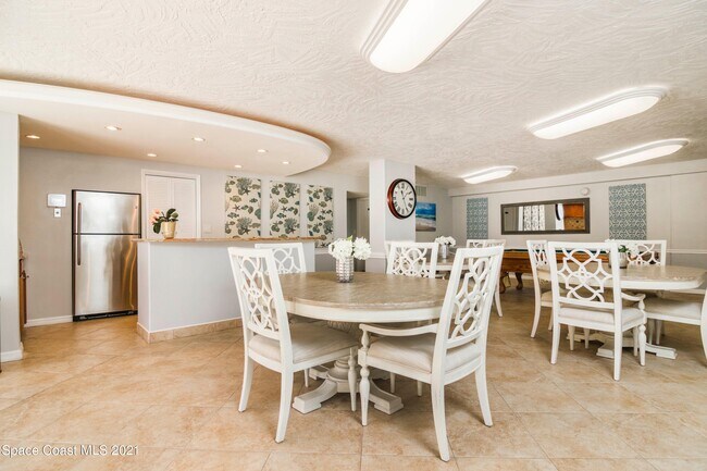 Building Photo - 877 N Hwy A1A
