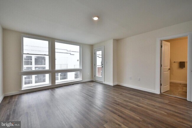 Building Photo - 1500 N Randolph St