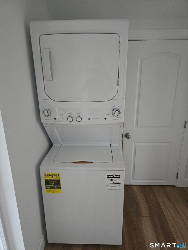 Building Photo - 530 Jane St