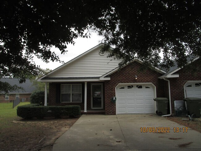 Building Photo - Landmark Pointe