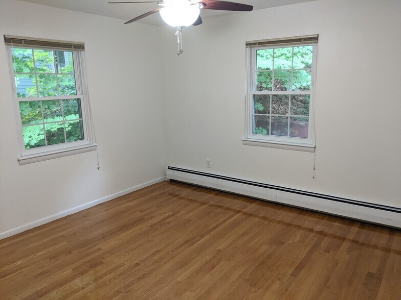 Building Photo - 409 Lowell Ave