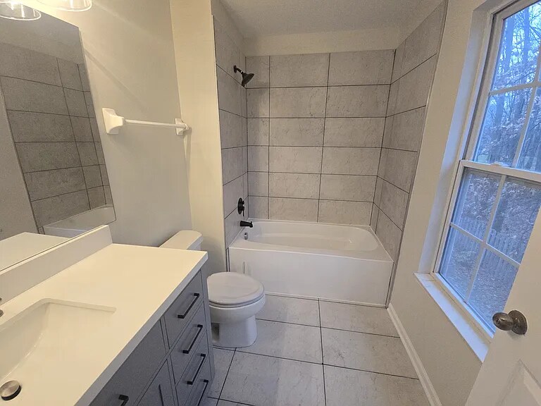 Building Photo - 676 Grove Cir