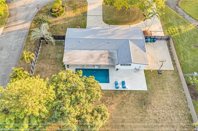 Building Photo - 8501 SW 142nd St