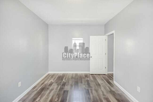 Building Photo - 544 W 26th St