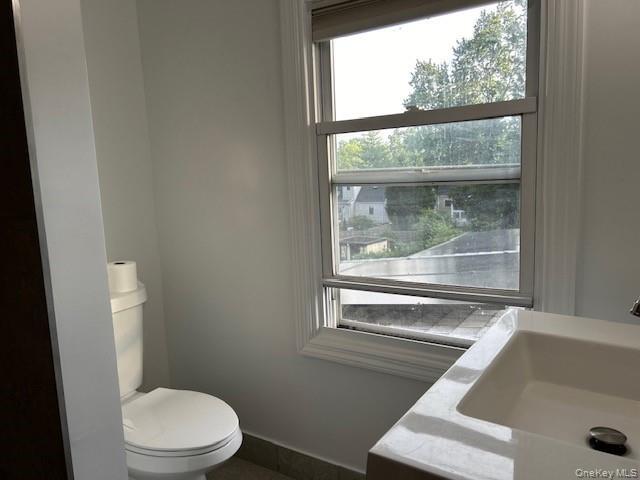 Building Photo - 306 5th St