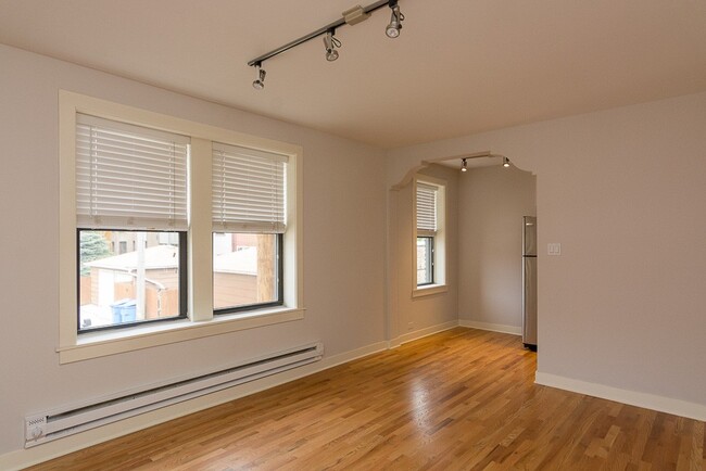 Building Photo - 2423 N Kedzie Blvd