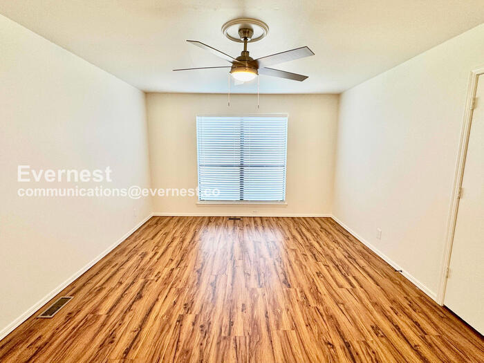 Building Photo - 11811 E 91st St