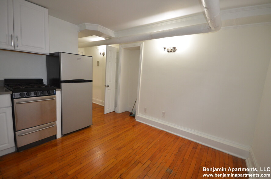 Primary Photo - 76 Charles St
