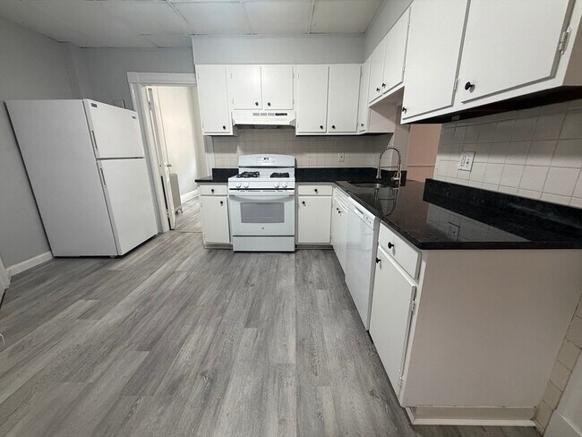 Building Photo - 11 Park St