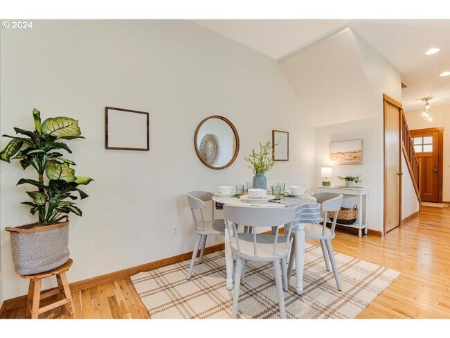 Building Photo - Charming 3-Bed, 2.5-Bath Townhome with Private Patio, Open Floor Plan, and Prime King Neighborhoo...