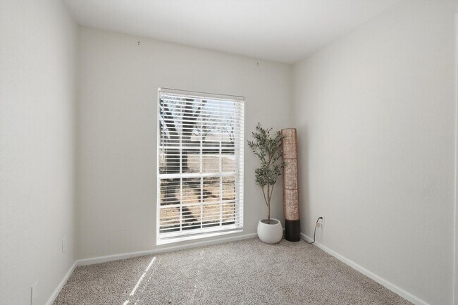 Building Photo - Comfortable 4 Bedroom Living in a Prime Schertz Location