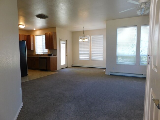 Building Photo - Duplex in Fruita