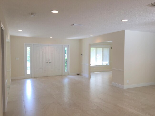 Building Photo - 6593 Serena Ln