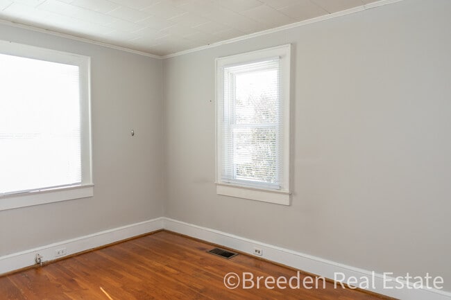 Building Photo - 102 Brittain Dr