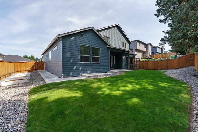 Building Photo - Spacious 4BR Modern Retreat and Luxury Liv...