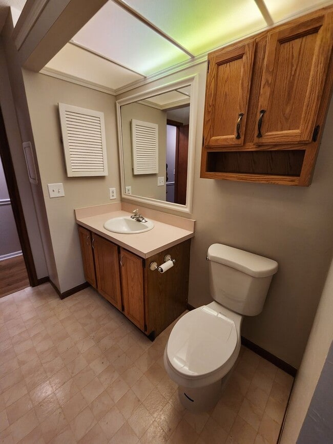 Building Photo - 4 Bedroom Home For Rent in Solon