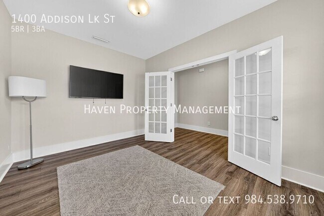 Building Photo - 1400 Addison Lk St
