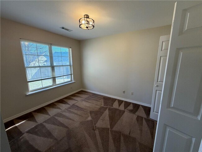 Building Photo - 706 Meghan St