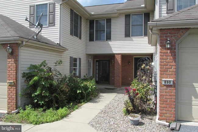 Building Photo - 888 Woodridge Dr