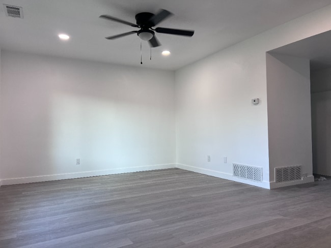 Building Photo - 10079 Sparrow Ave