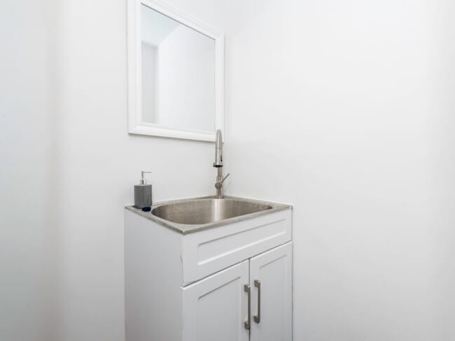 Building Photo - 2652 W Atlantic Ave