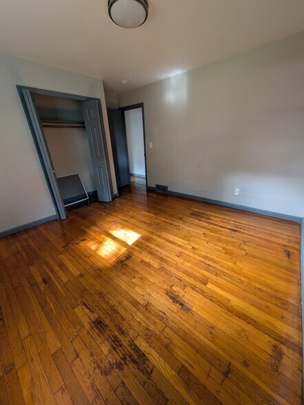 Building Photo - 7 Hemlock St