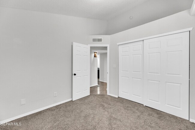 Building Photo - 10400 Valle Koki Dr