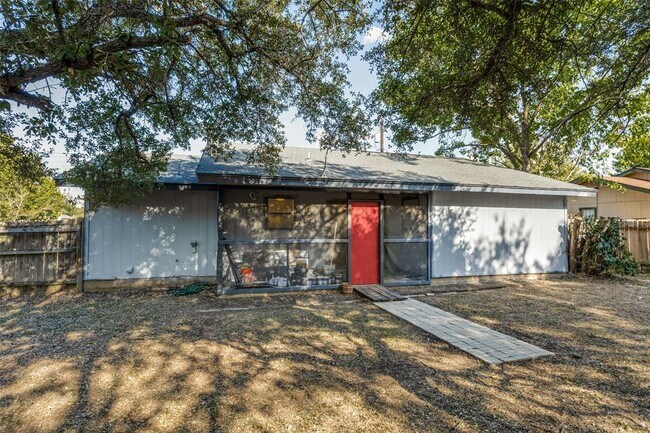 Building Photo - 2214 Winchester Dr