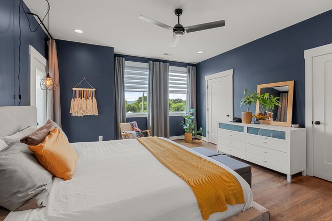 Building Photo - Stunning Rental In Charlotte Parkside