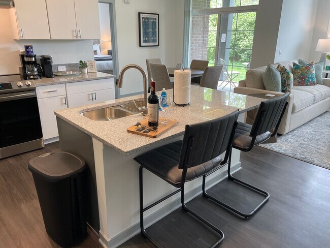 Building Photo - 5102 Aldersgate Dr